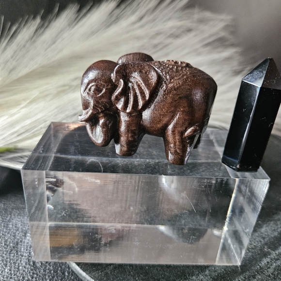 ADORABLE  Hand Carved Wooden Elephant - Picture 2 of 11